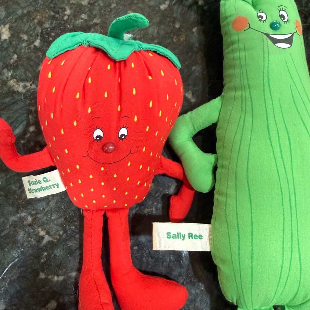 Vtg Crazy Crop Plush Set 1984 Hallmark Veggie People Strawberry Celery Carrot Ap - Picture 2 of 7